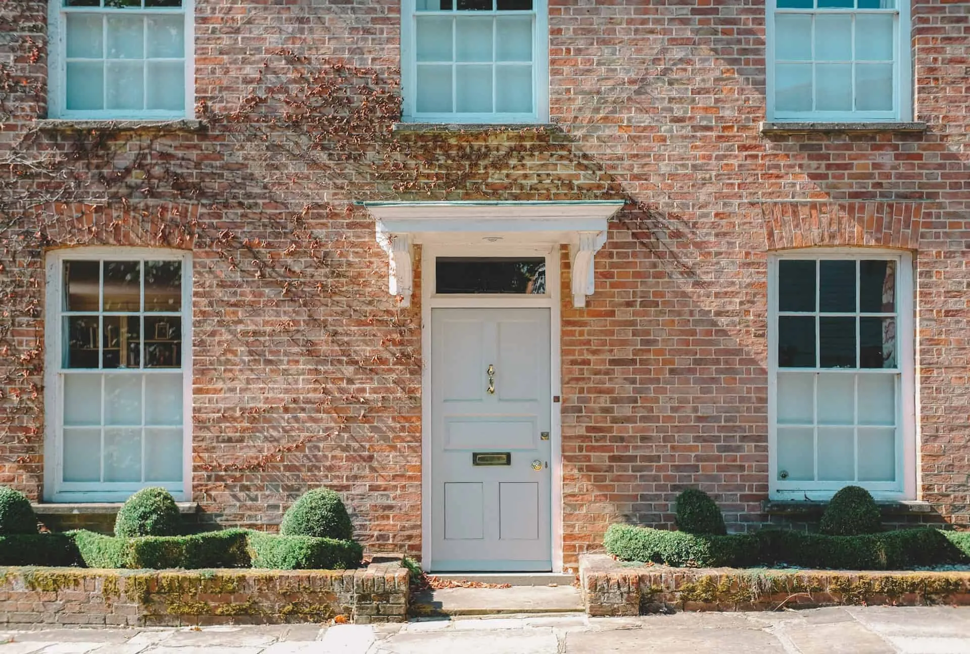 Fiberglass Doors vs Wood Doors