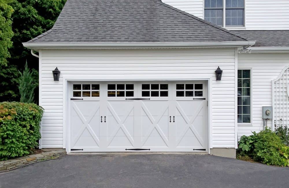 Buying-a-Garage-Door-With-or-Without-Windows-Whats-the-Better-Option-1000x650